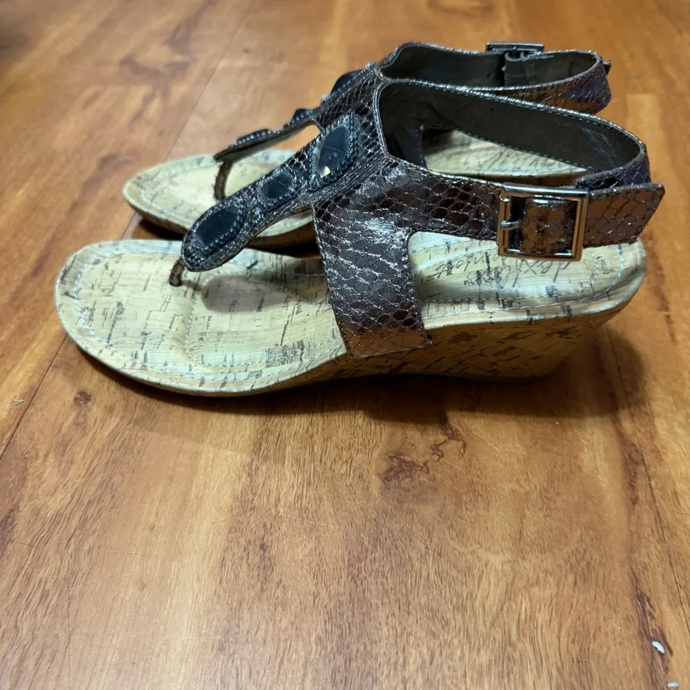 Dexflex Comfort Wedge Sandals Womens 8.5 Metallic Pewter Jewel T-Strap Cork Heel